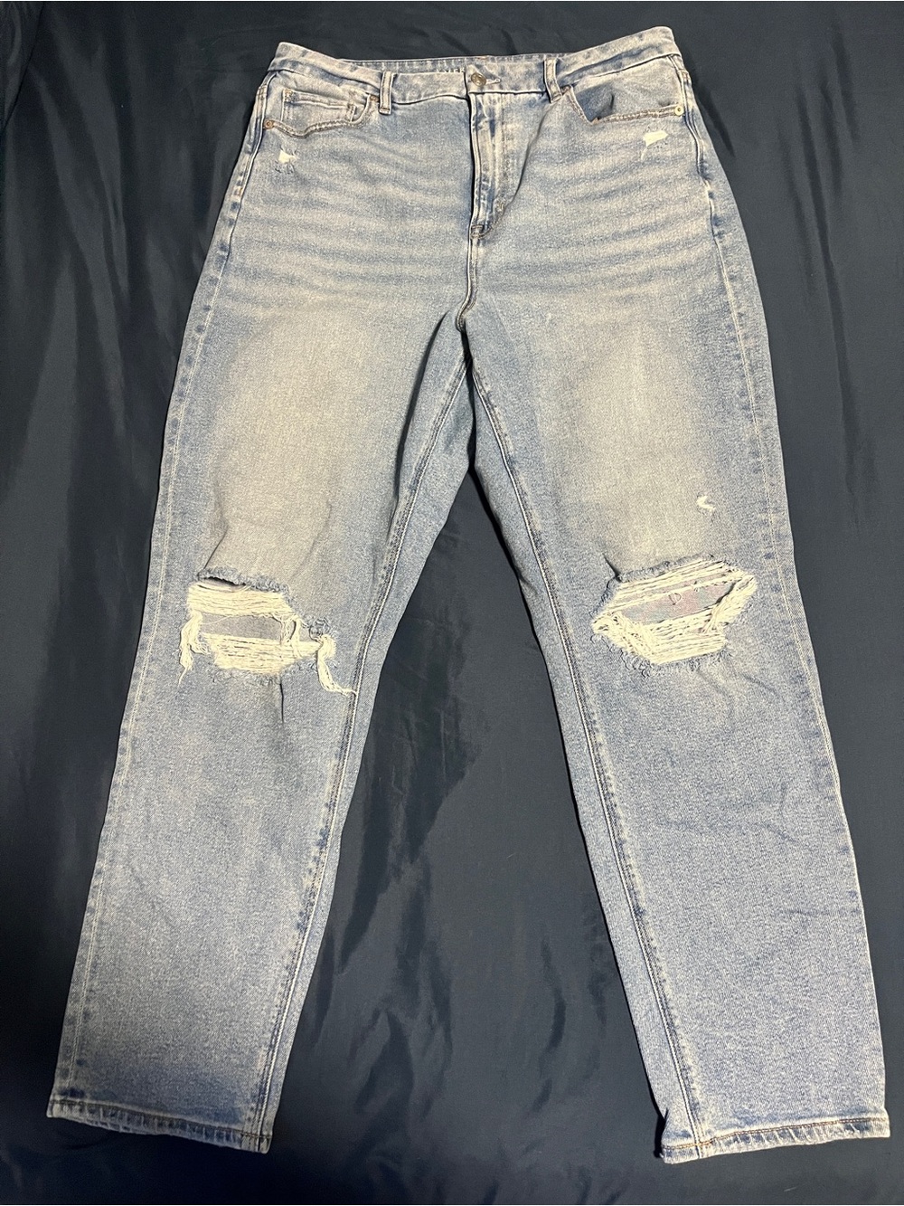 American Eagle Outfitters Light Blue Distressed Curvy Mom Jean